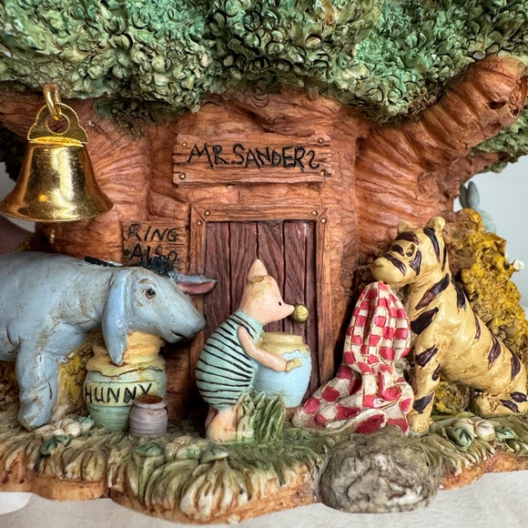 Rare  Disney Classic Winnie the Pooh and Friends Treehouse Musical Snow Globe - Picture 9 of 11